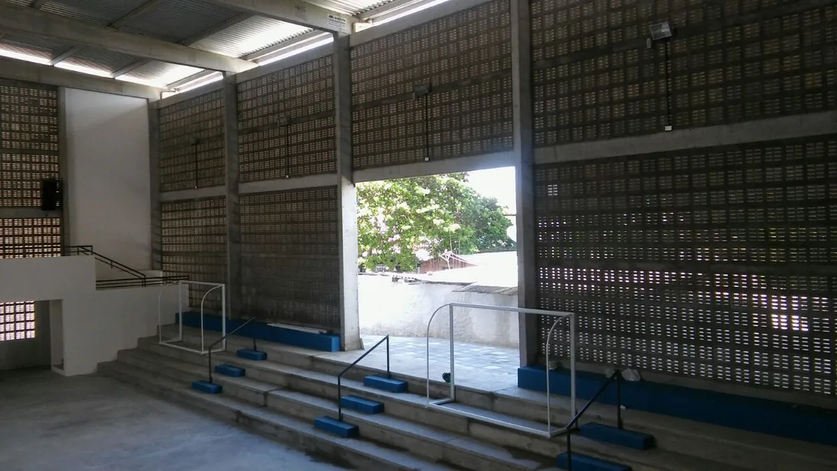 Arquibancadas de ginásio poliesportivo em estrutura pré-moldada Módulo