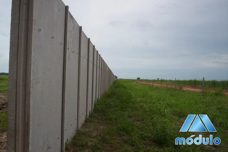 Muro de placas pré-moldadas