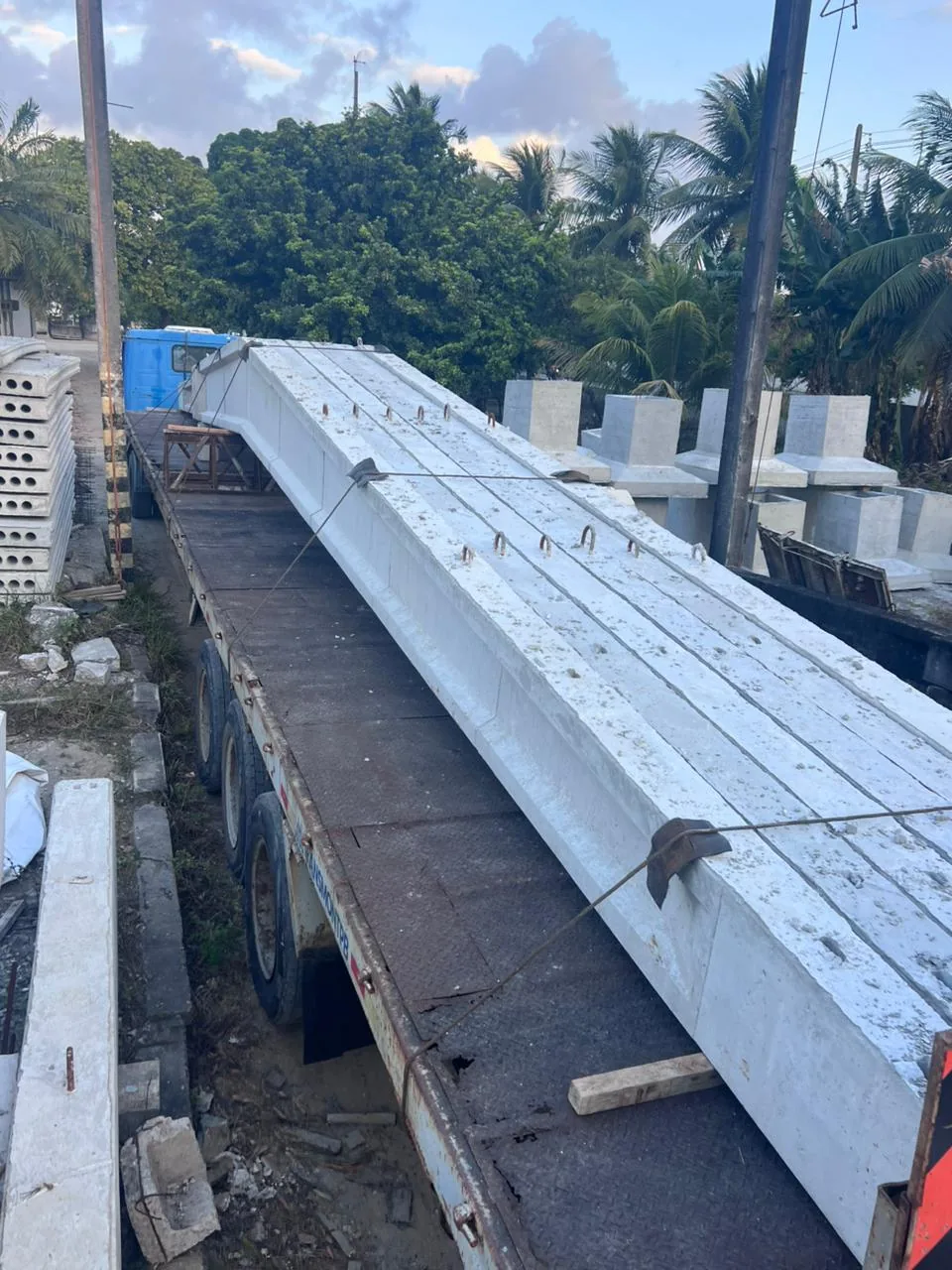 Fundações e estacas com armadura em obra