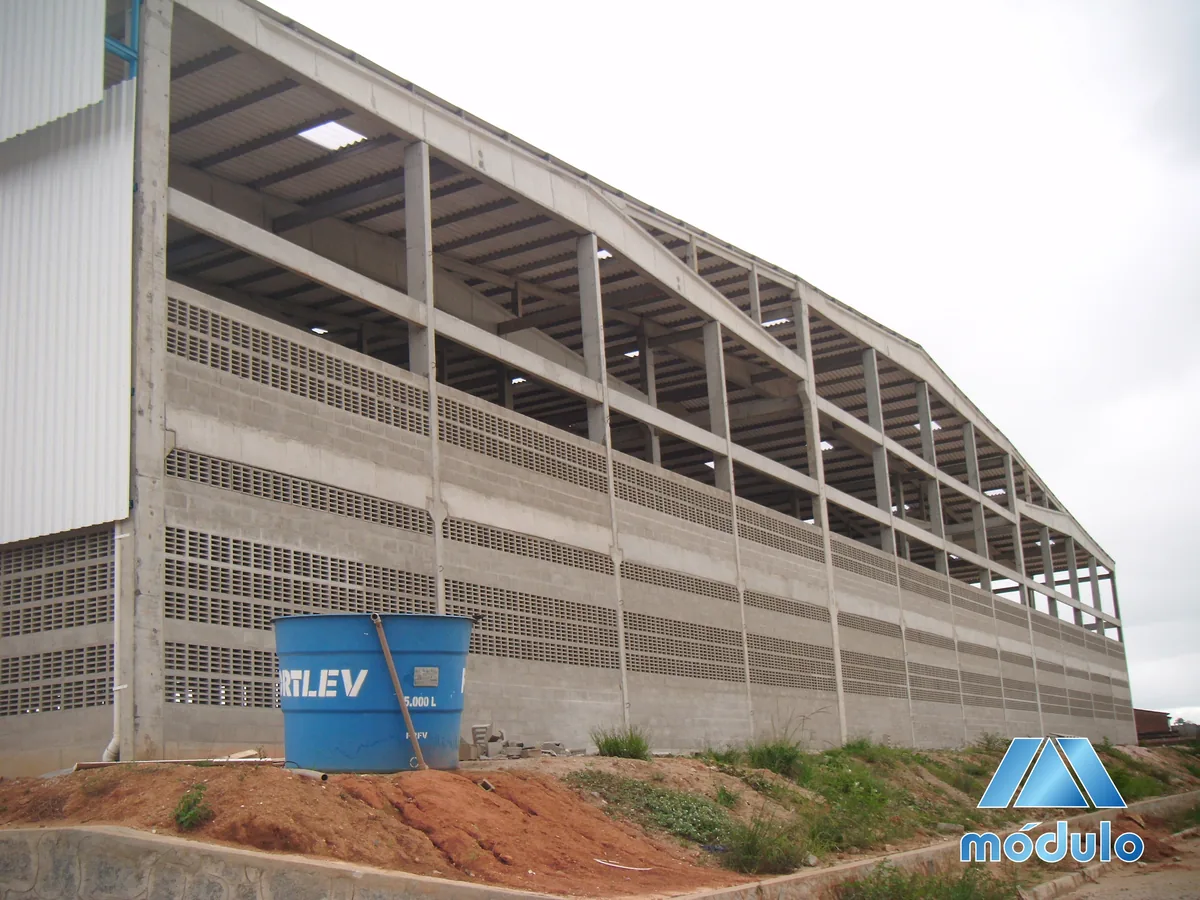 Prédio comercial pré-moldado entregue