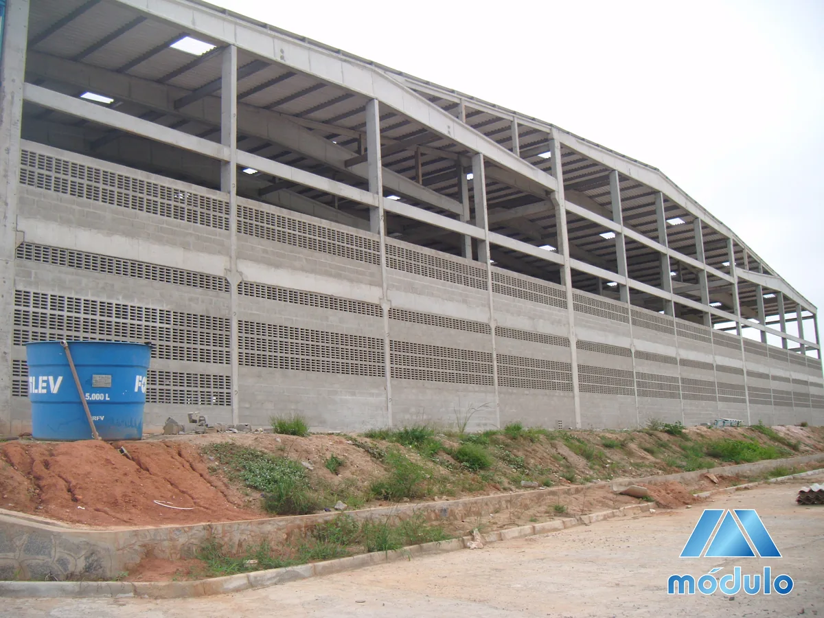 Edificação comercial em concreto pré-moldado